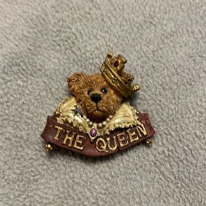 Boyd’s bear ‘The Queen’ pin